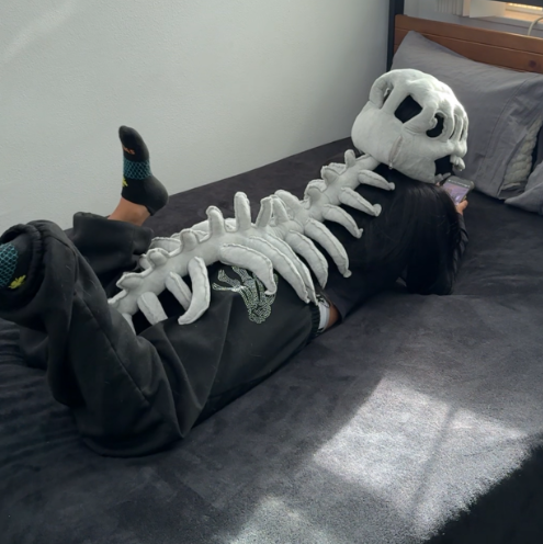 DinoHuesitos peluche de dinosaurio con detalles bordados duraderos, diseño único