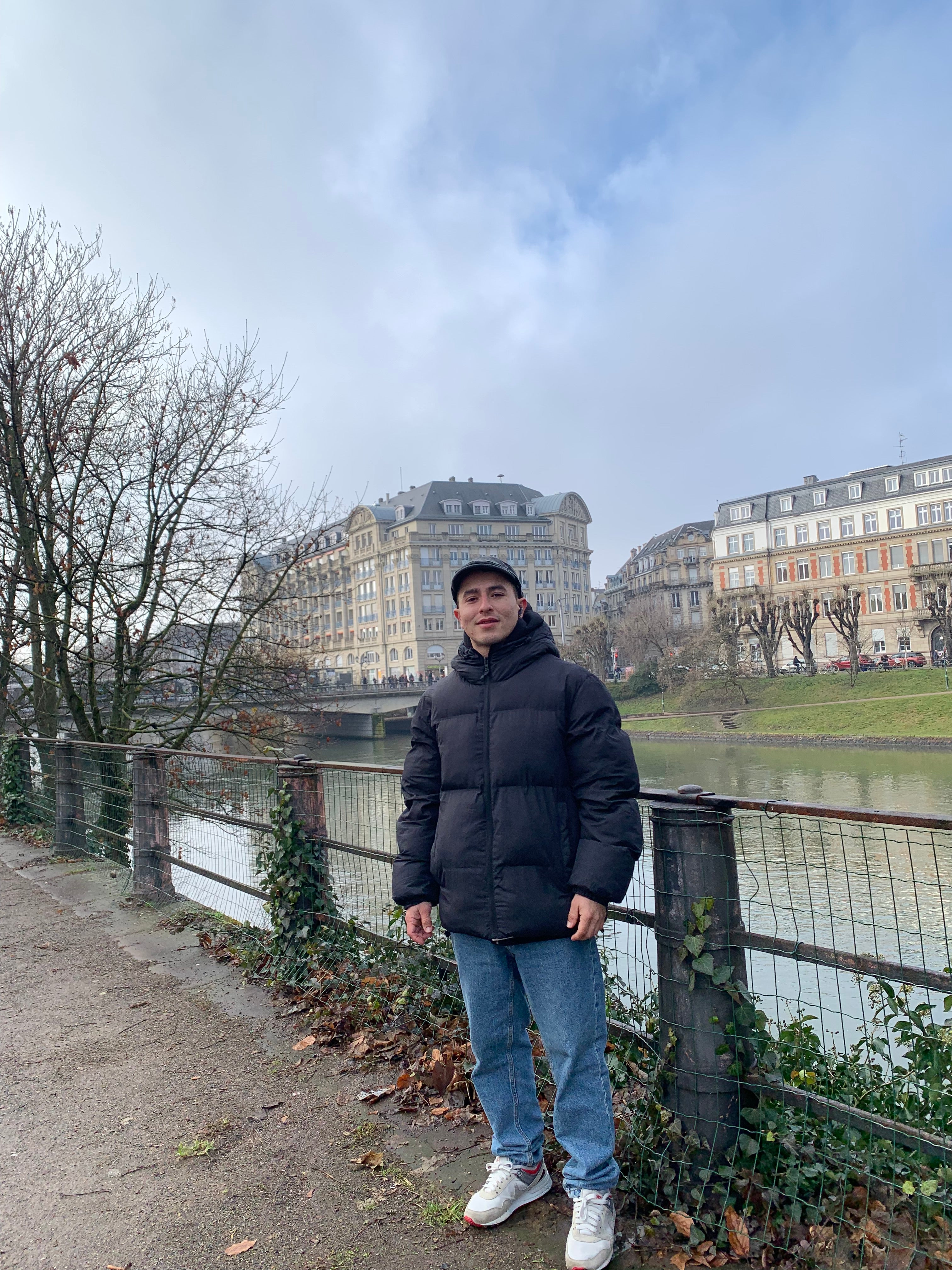 <em><strong>David López</strong></em>